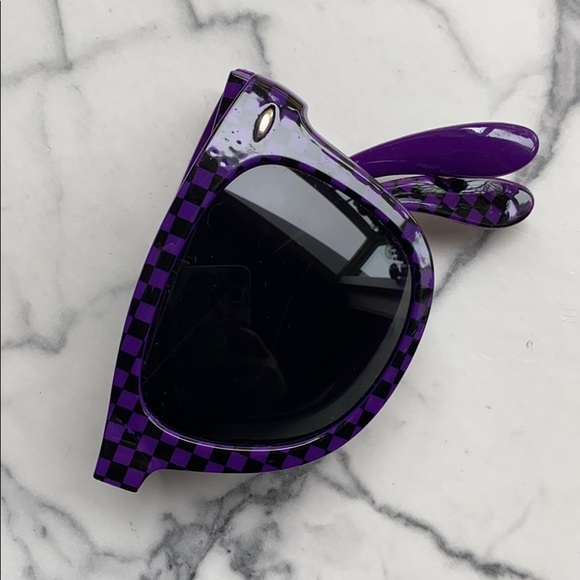 Foldable, Compact, On The Go Sunglasses - Picture 10 of 10